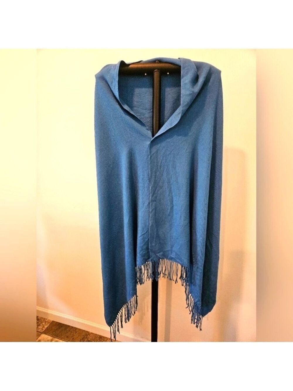 UNKNOWN BRAND BLUE CASHMERE, WOOL & VISCOSE BLEND SUPER SOFT FRINGED WRAP/SCARF